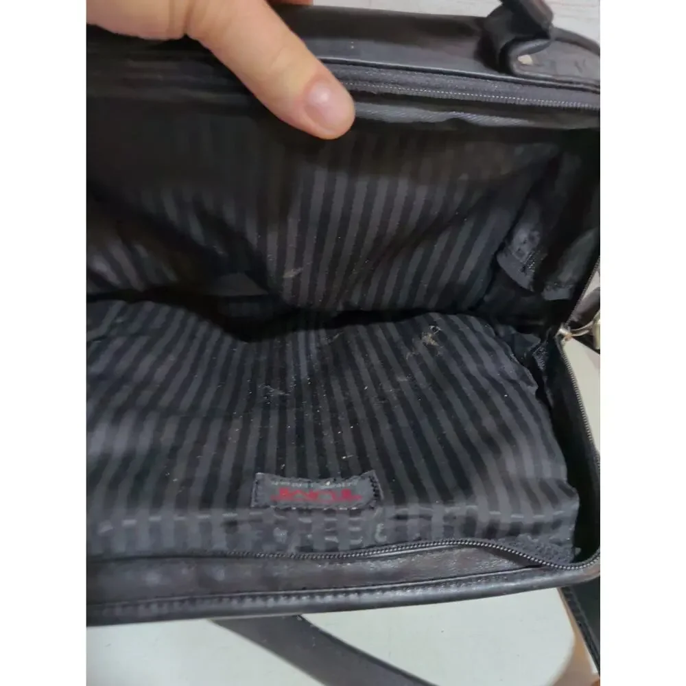Tumi Black Leather Crossbody Travel Messenger Bag Vertical Organizer Briefcase